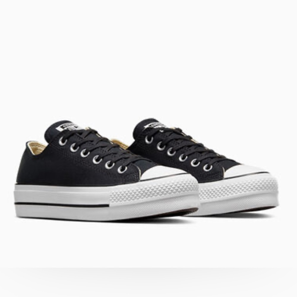 Converse Chuck Taylor Platform Low Top Women’s